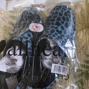 Clogs size 7 slip resistant